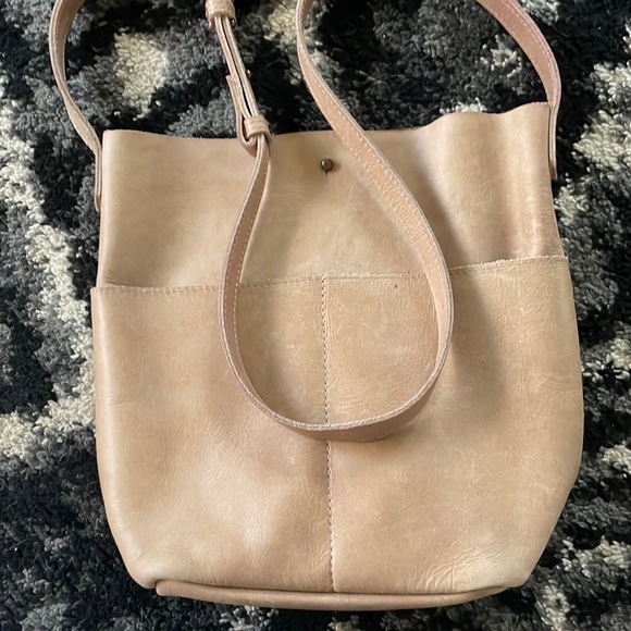 Able crossbody bag. - Picture 1 of 7